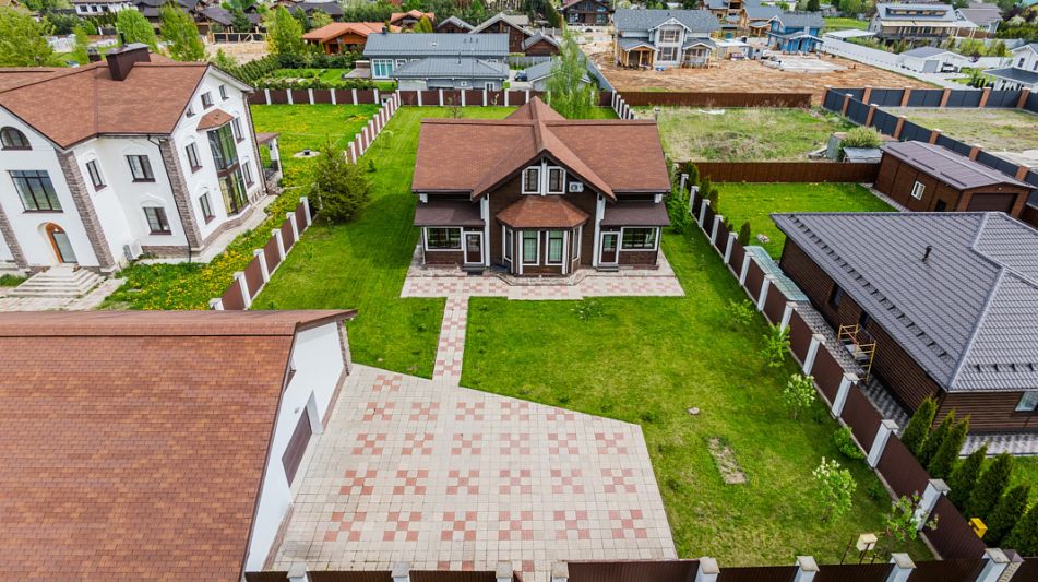 Деревянный дом в Московском море