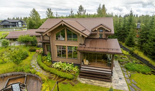 Стильный дом из бруса в Фокс Хилс