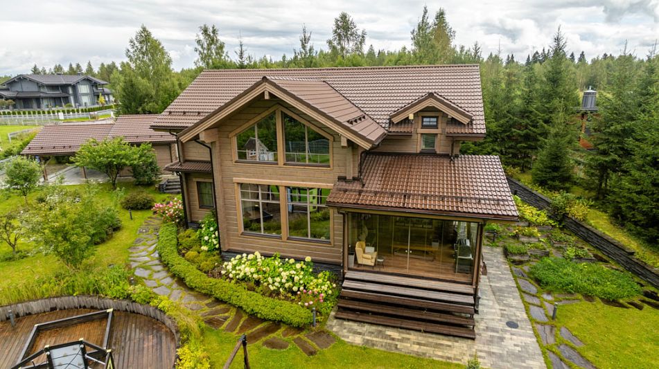 Стильный дом из бруса в Фокс Хилс