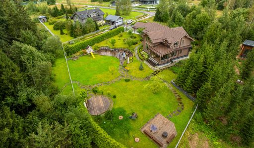 Стильный дом из бруса в Фокс Хилс