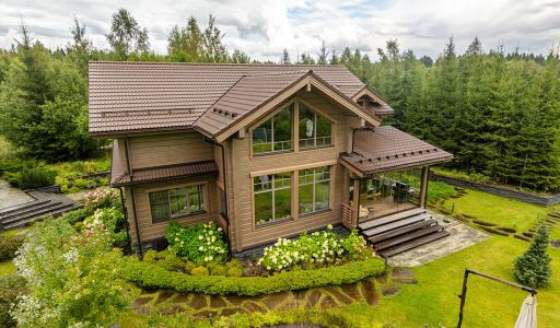 Стильный дом из бруса в Фокс Хилс