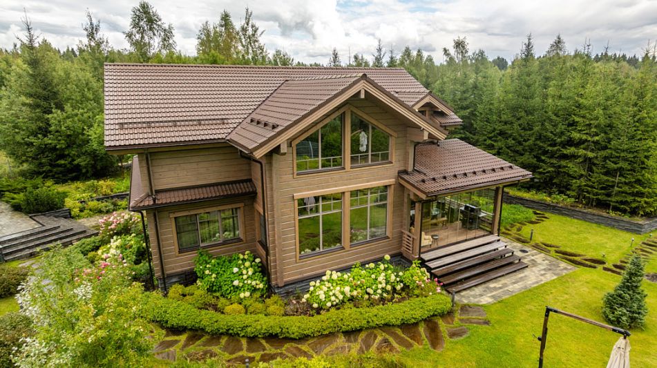 Стильный дом из бруса в Фокс Хилс