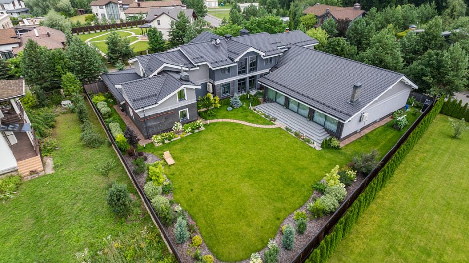 Дом с бассейном в КП Пестово