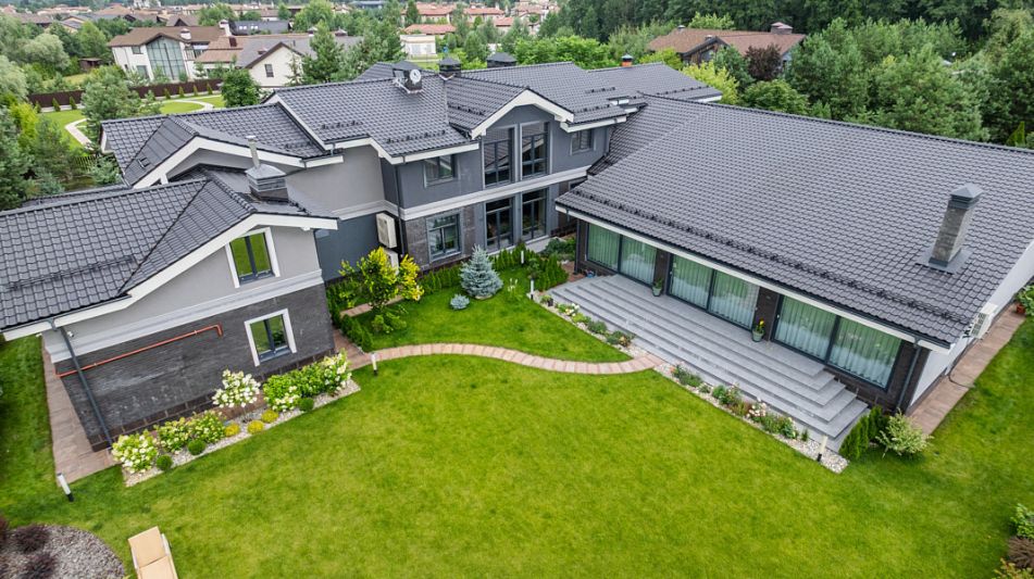 Дом с бассейном в КП Пестово