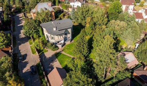 Дом с бассейном в Новогорске