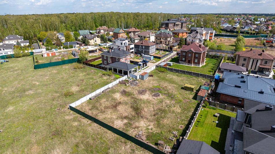 Участок в поселке Вешки