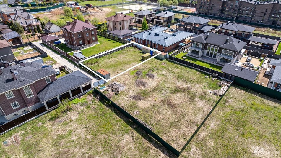 Участок в поселке Вешки