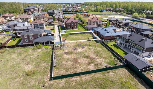 Участок в поселке Вешки