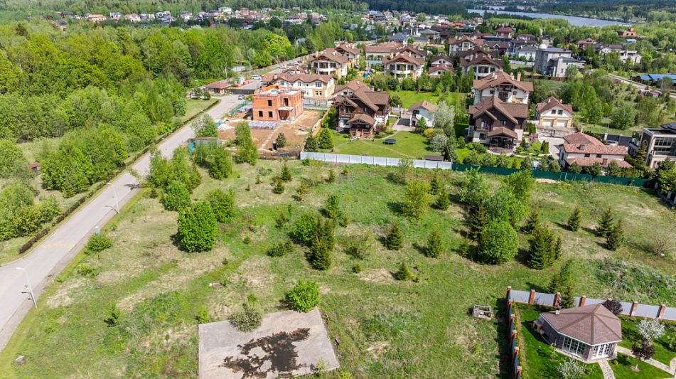 Земельный участок в КП Аврора