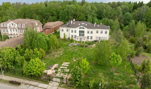 Усадьба в поселке Аврора