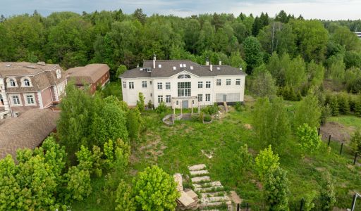 Усадьба в поселке Аврора