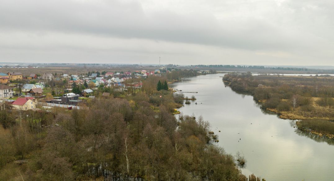 Дом у реки