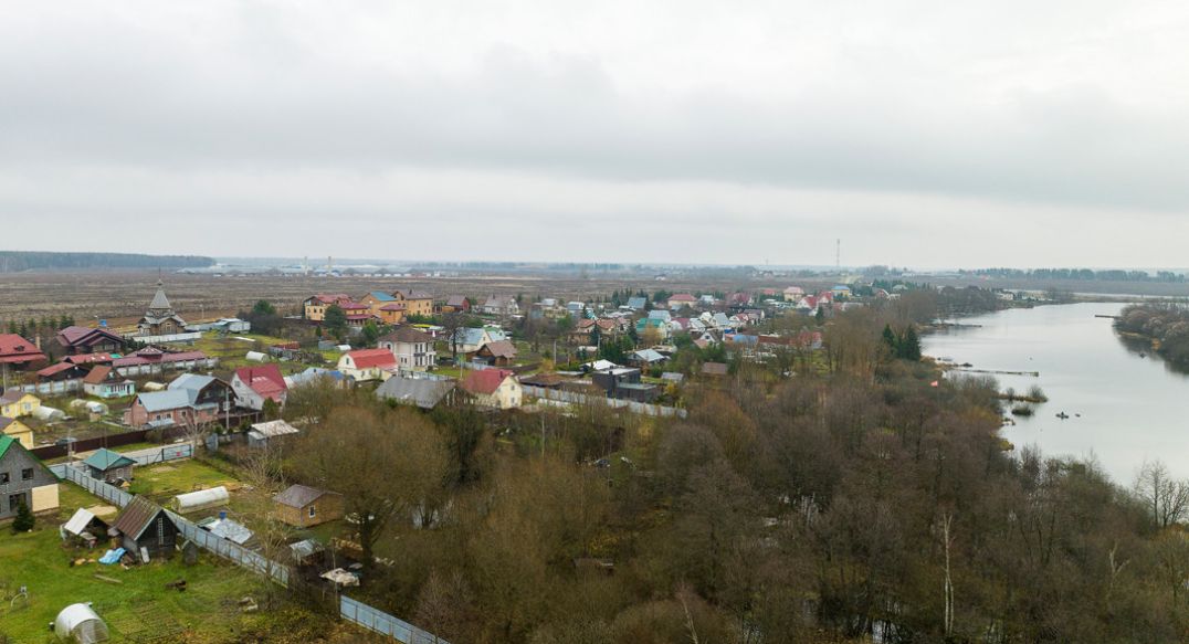 Дом у реки
