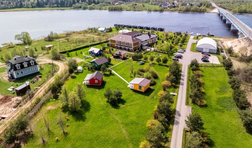 Парк-отель на берегу Волги