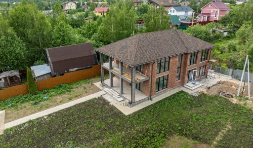 Дом на берегу в п. Вешки