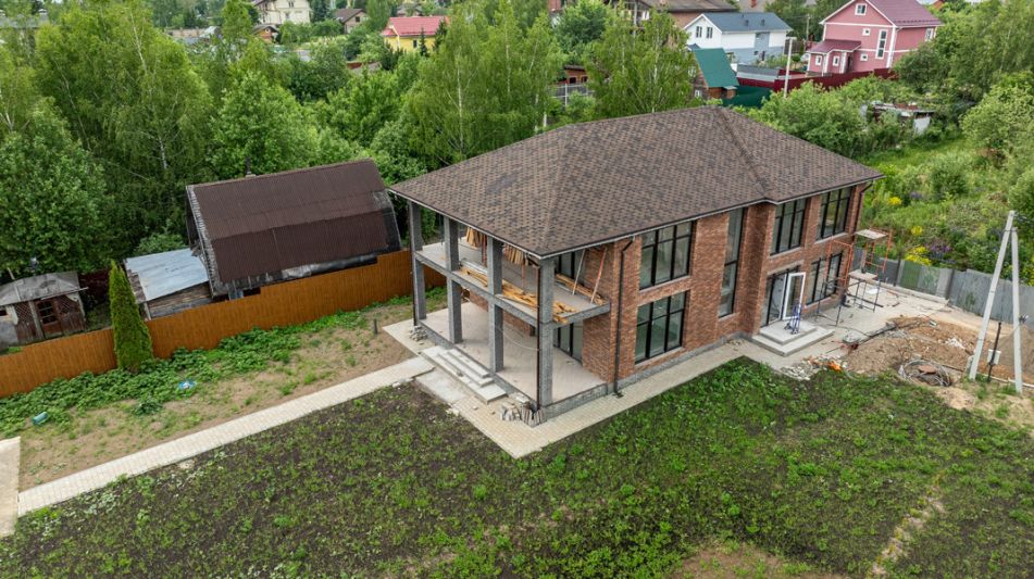Дом на берегу в п. Вешки