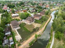 Дом на берегу в п. Вешки