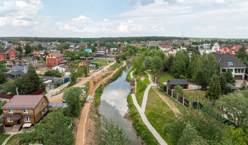Дом на берегу в п. Вешки