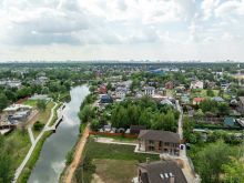 Дом на берегу в п. Вешки