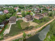 Дом на берегу в п. Вешки