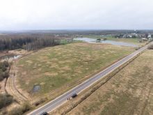 Земля на берегу озера в Можайске