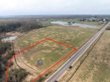 Земля на берегу озера в Можайске