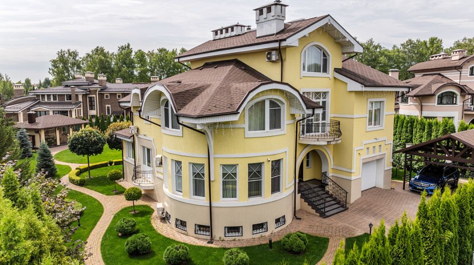 Дом с бассейном в КП Старвиль