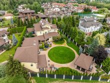 Дом с бассейном в КП Старвиль