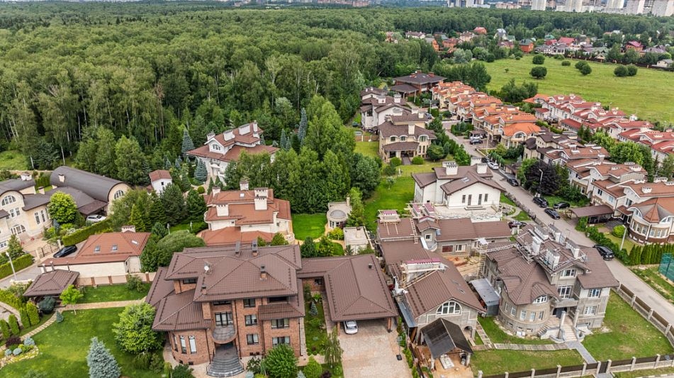 Дом с бассейном в КП Старвиль