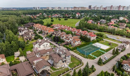 Дом с бассейном в КП Старвиль