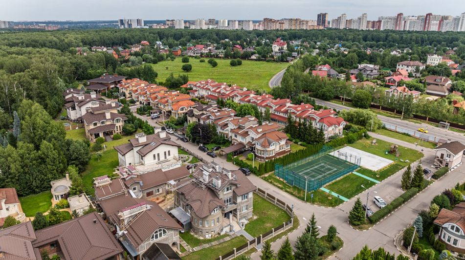 Дом с бассейном в КП Старвиль