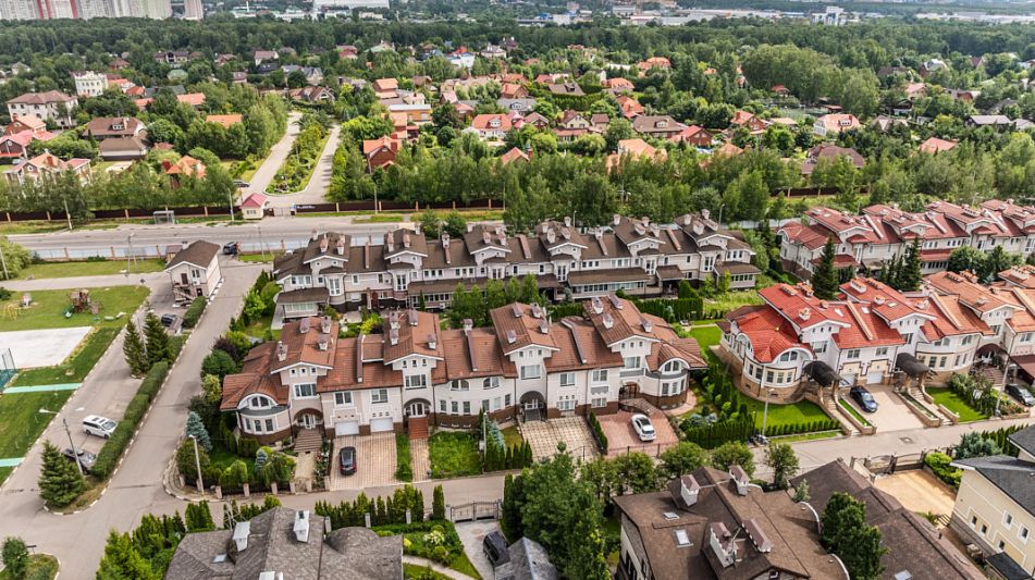 Дом с бассейном в КП Старвиль