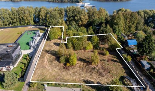 Участок на первой линии в КП Немо