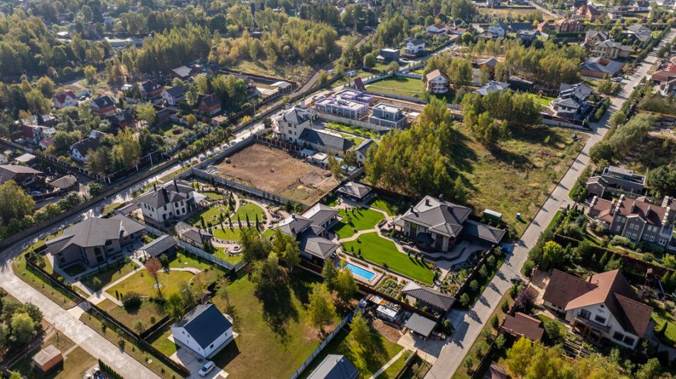 Участок на первой линии в КП Немо