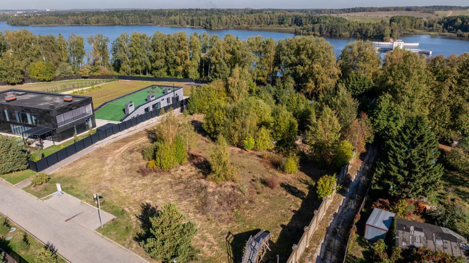 Участок на первой линии в КП Немо