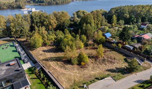 Участок на первой линии в КП Немо