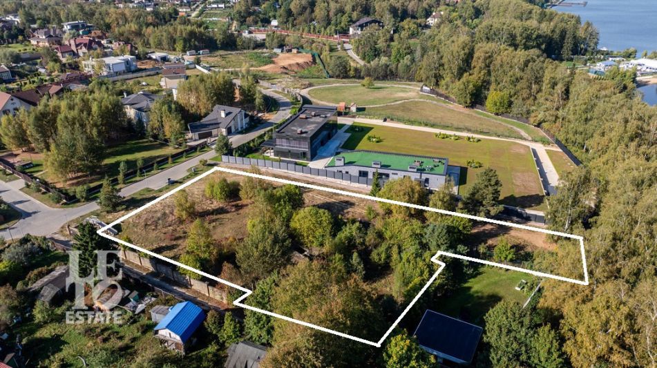 Участок на первой линии в КП Немо