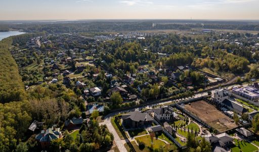 Участок на первой линии в КП Немо