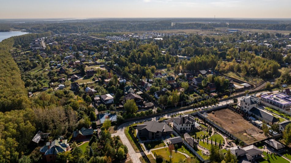 Участок на первой линии в КП Немо