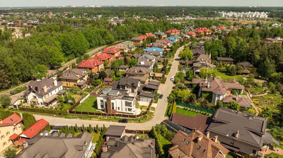 Продается усадьба в поселке Юлия2