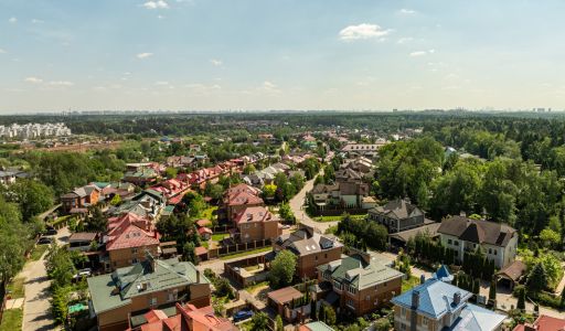 Продается усадьба в поселке Юлия2