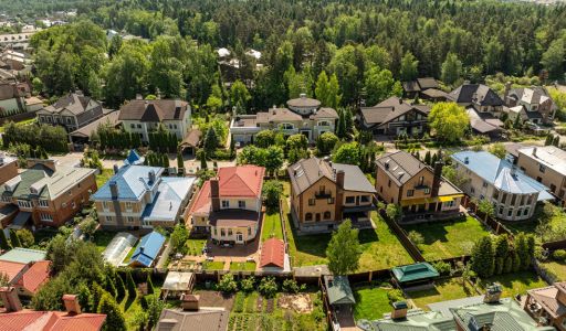 Продается усадьба в поселке Юлия2