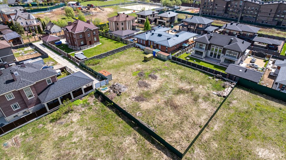 Участок в поселке Вешки