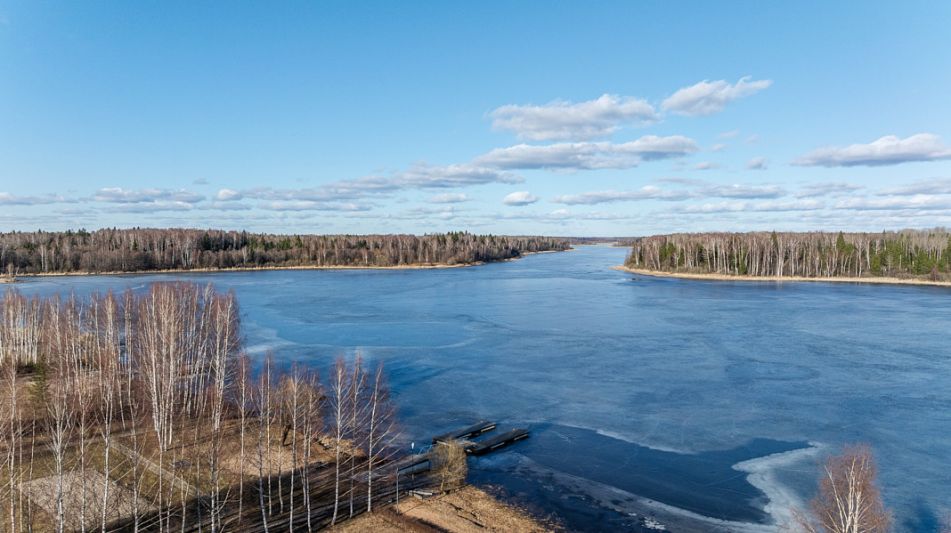 Дом в Конаково на 1 линии воды
