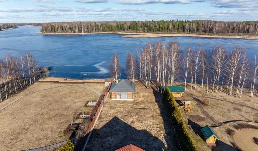 Дом в Конаково на 1 линии воды