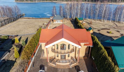 Дом в Конаково на 1 линии воды