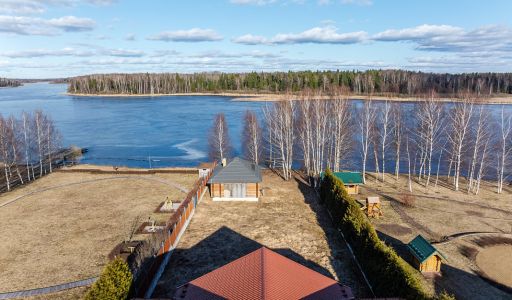 Дом в Конаково на 1 линии воды