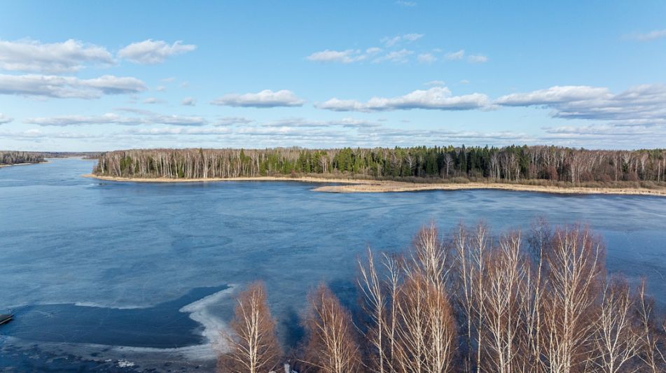 Дом в Конаково на 1 линии воды