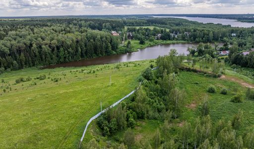 Участок у озера в Рождественно