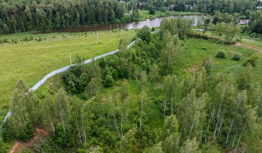 Участок у озера в Рождественно